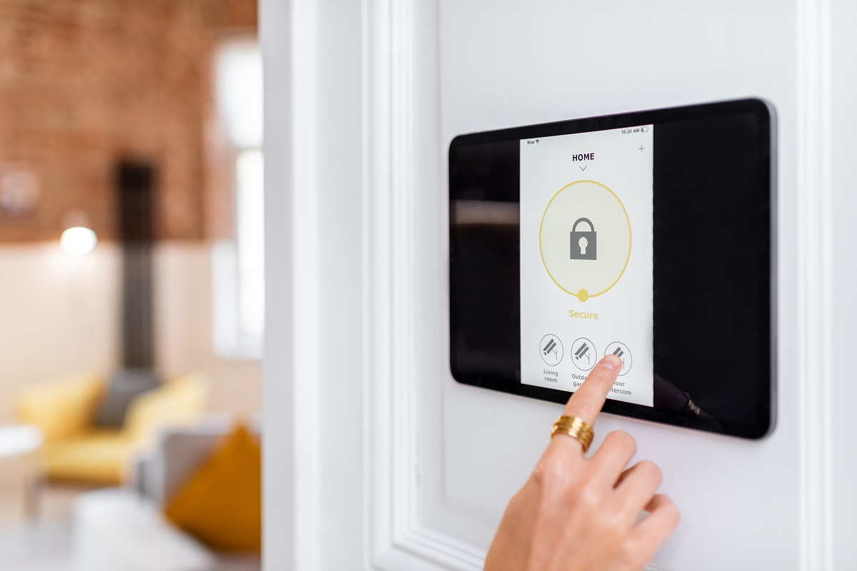 System smart home zwiększa bezpieczeństwo mieszkańców.